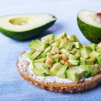 Eating at Work Is a Challenge – Try These Snacks!