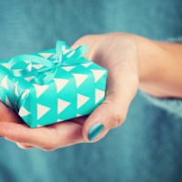 Gift Giving Etiquette for Workers During the Holidays
